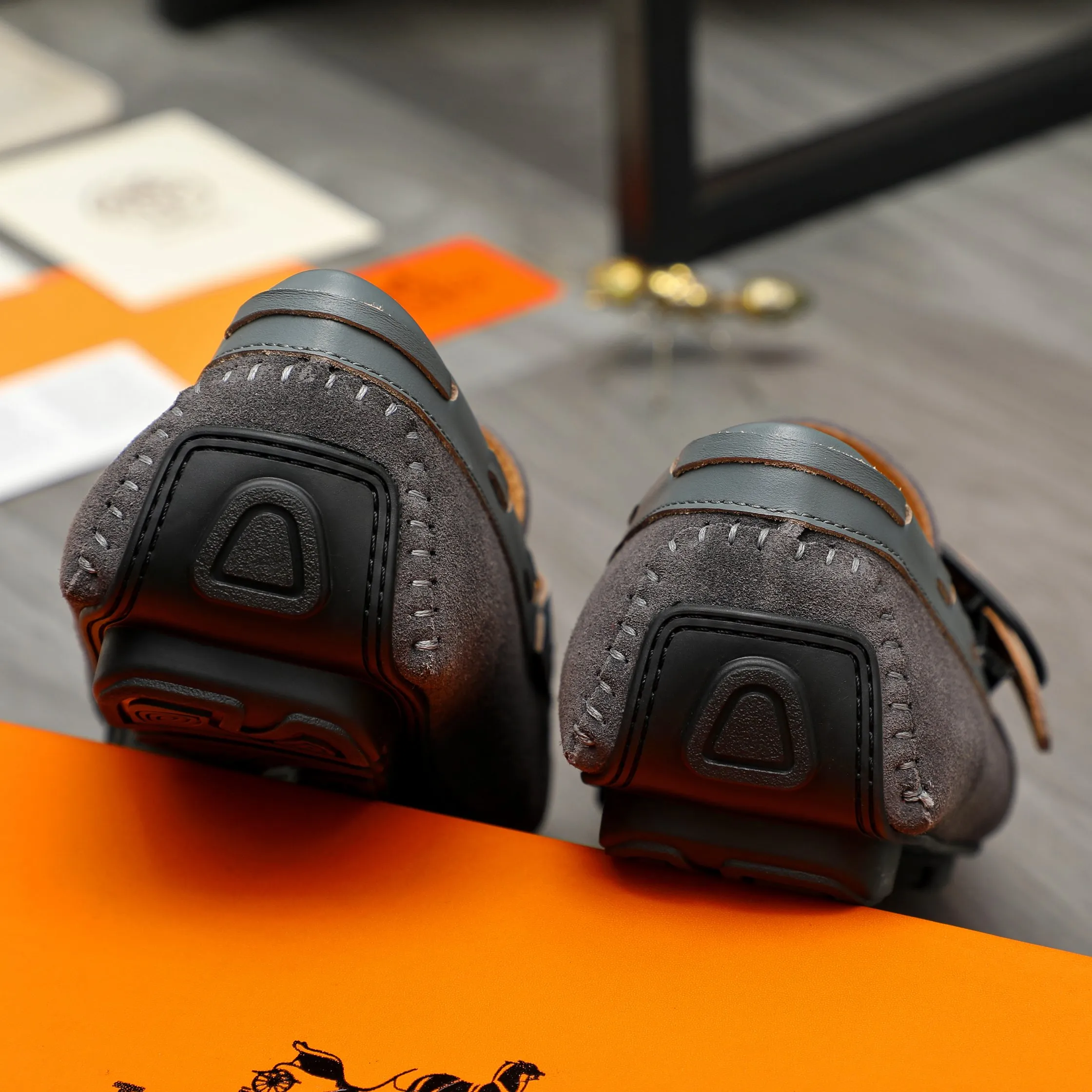 P380 Product trademark: HERMES "Hermes" casual slip-on men's shoes Regular size: 38-44 Product material: Selected frosted cowhide upper, pigskin lining, rubber outsole
